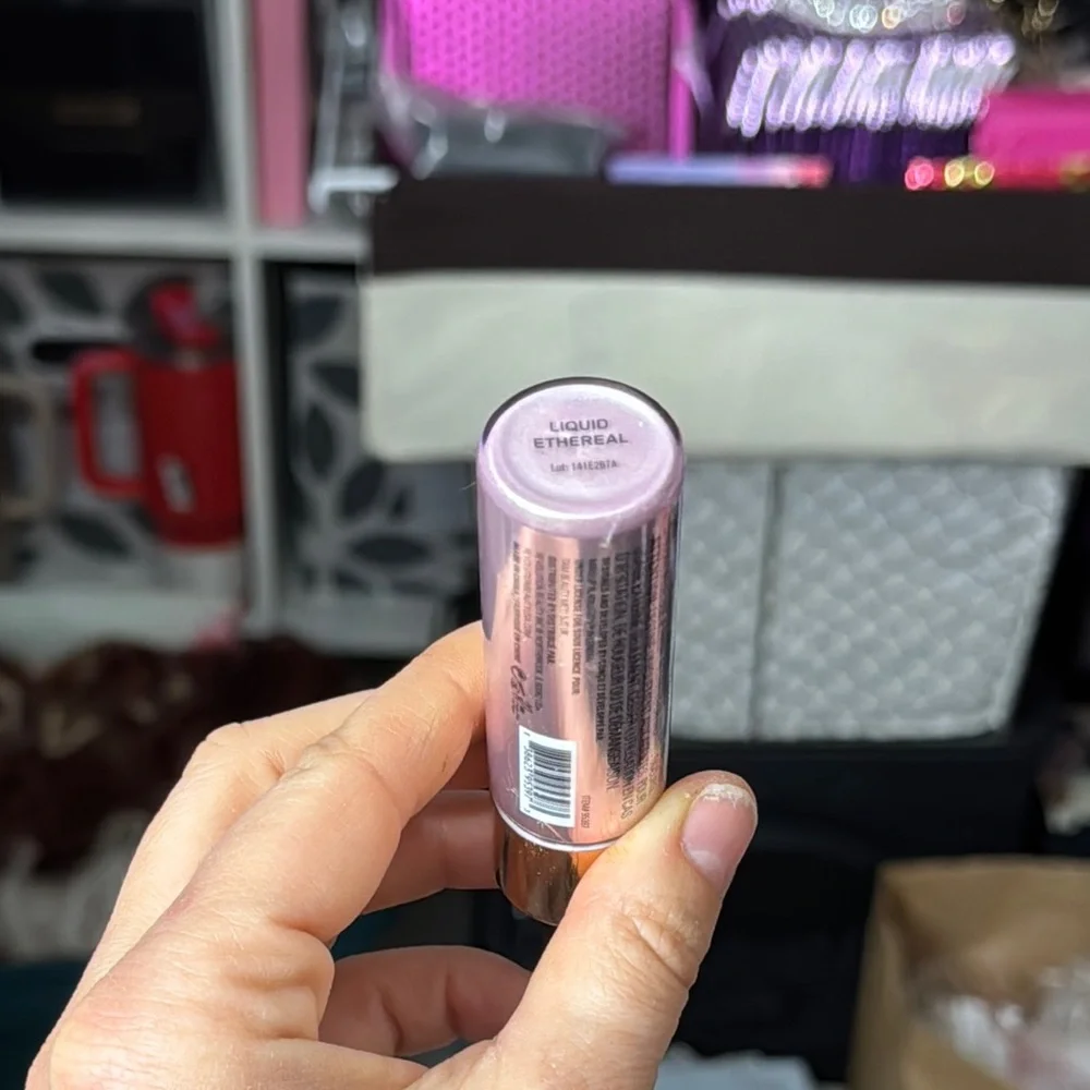 Revolution Ethereal Liquid Highlighter - Picture 3 of 3